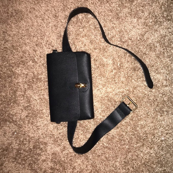 Primark Handbags - ❗️DONATING THE 18th❗️ Fanny pack